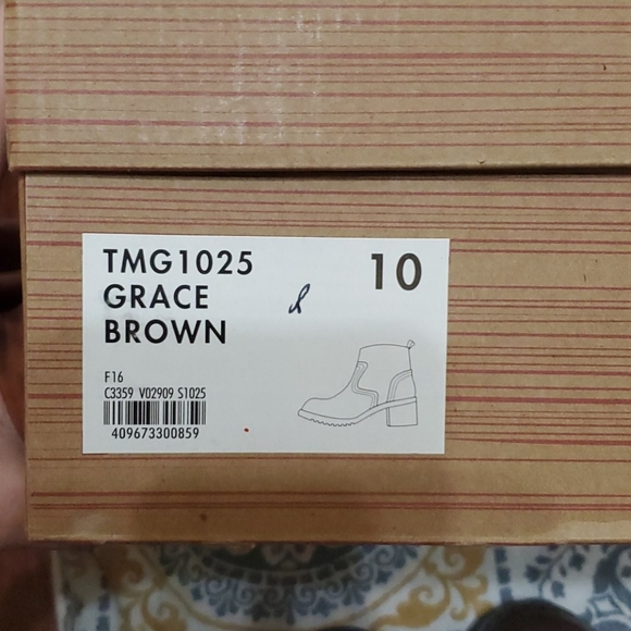 Tara M. Ankle Booties - Picture 4 of 4